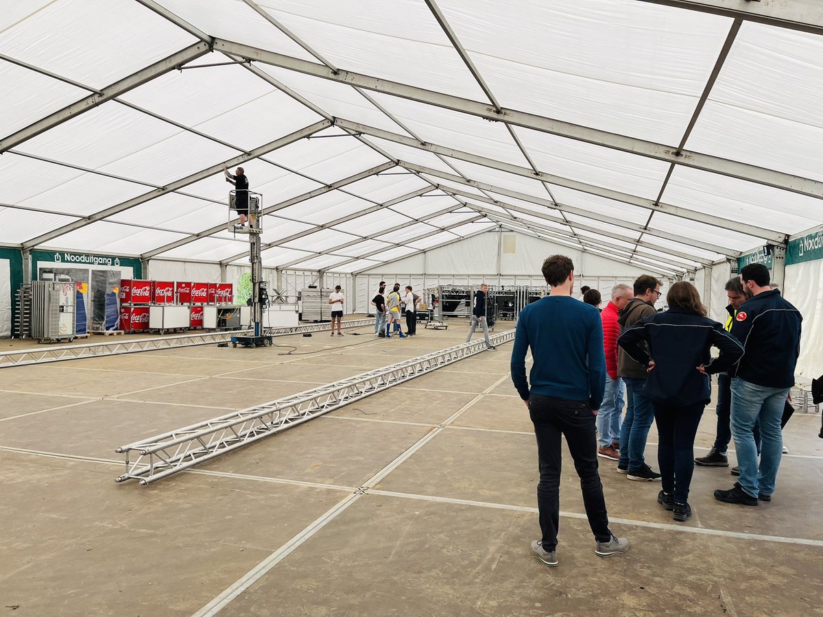 Een laatste veiligheidsrondgang alvorens onze praesesverkiezingen @uhasselt vanaf maandag gedurende vijf weken er vol voor kunnen gaan. Ziet er goed uit voor het grootste event in de regio na @pukkelpop. Aan alle studenten, hou het veilig en respectvol en geniet ervan!