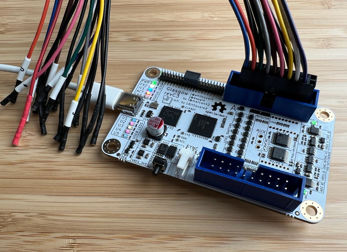 My Glasgow from @1bitsquared just arrived and I'm impressed. Little things that matter: labeled cables, symmetric identical A/B ports. Big things that matter: I was able to run the software on the first try. That doesn't happen often. Thanks @whitequark @awygle @marcan42!