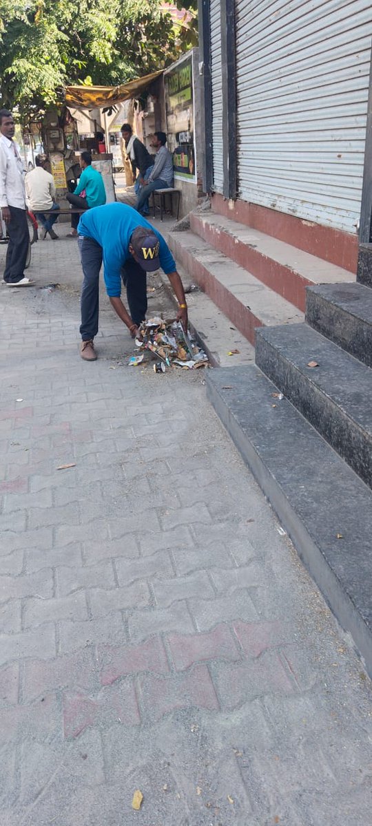 Day time Sweeping and Cleaning by SafaiSewak Municipial Corporation Bathinda under Swacchh Bharat Mission at 100 feet Road Near dr. Maheshwari hospital, Bathinda
#ss2024#Mycleanindia #SwachhSurvekshan2024 #COVID19 #swachhbathinda #pmidc #Covid19India #SafaimitraSurakshaChallenge