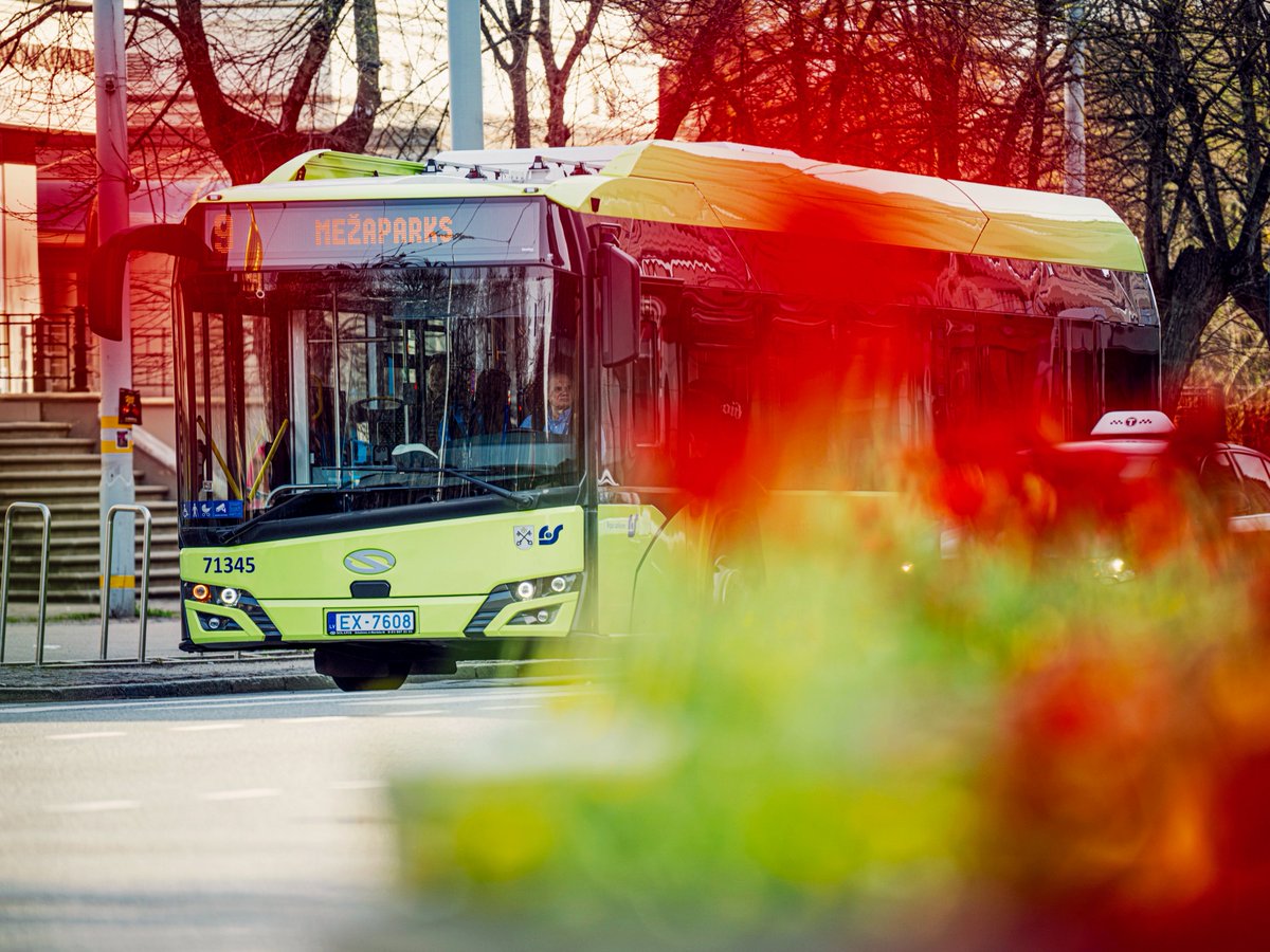Kāp 9. maršruta autobusā un dodies uz Mežaparku baudīt sauli un meža smaržu! 🌞🌳
Lai jauka nedēļas nogale!