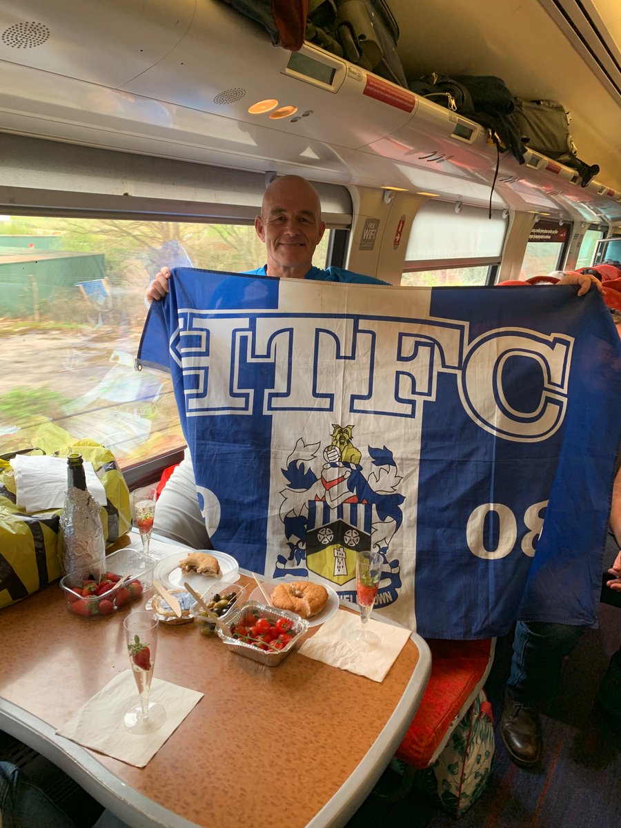 Blu Army Spain Branch on tour to Bristol where Huddersfield 
Huddersfield 
TTID HTFC UTT 
🇪🇸 🏃🏻‍♂️🇪🇸🏃🏻‍♂️🇪🇸