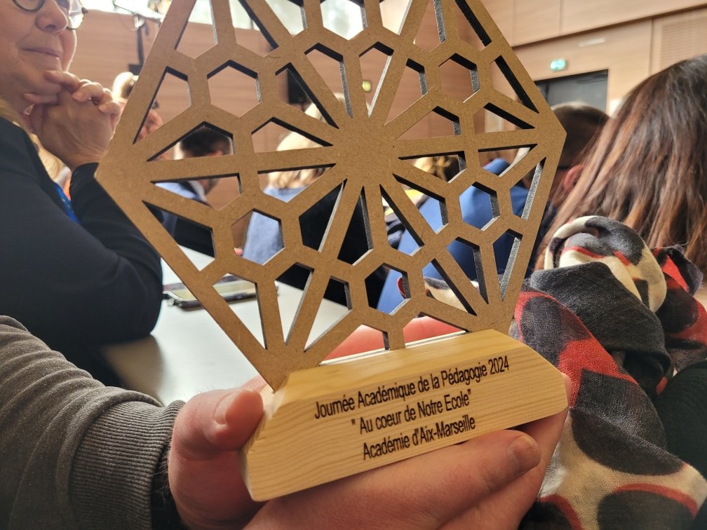 KaciDiha's tweet photo. JAP 2024. 
👏 🏆 Félicitations aux  équipes et élèves du collège Paul GAUTHIER  pour le premier  prix Académique coup de cœur 🥇. Excellence, innovation et engagement au service de la réussite de nos élèves ! REMARQUABLE 👏👏👏 @dsden84 @AcAixMarseille @education_gouv https://t.co/asGPWF1smu