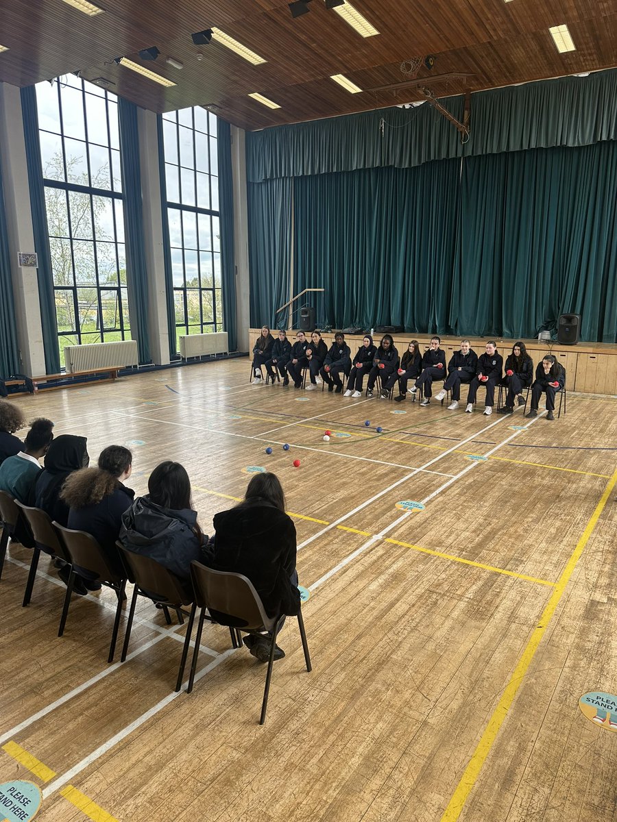 3rd years trying Boccia for the first time today. Big thanks to David Ross Estate Agents who sponsored the school 3 Boccia sets great addition to PE lessons! @stpaulsg @ExtraStPauls @StPaulsgActive