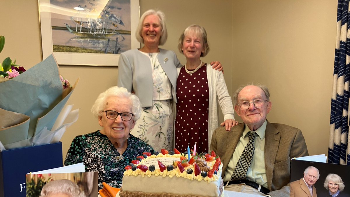 Margaret, a resident at our #HighWycombe Home has celebrated her 70th wedding anniversary with husband Gordon. ❤ The couple enjoyed a lunch and party with family and friends at the Home on Wednesday. Read more: bit.ly/Beaumonts-70
