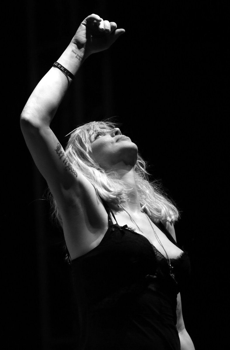 #courtneylove day on @BBC6Music @simongodley 'Love still possesses one of the genuinely great female rock voices..in the early 90s, Hole produced some of the most truly gripping, febrile and chaotic grunge-fuelled music and live performances of that era.' godisinthetvzine.co.uk/2014/05/17/cou…