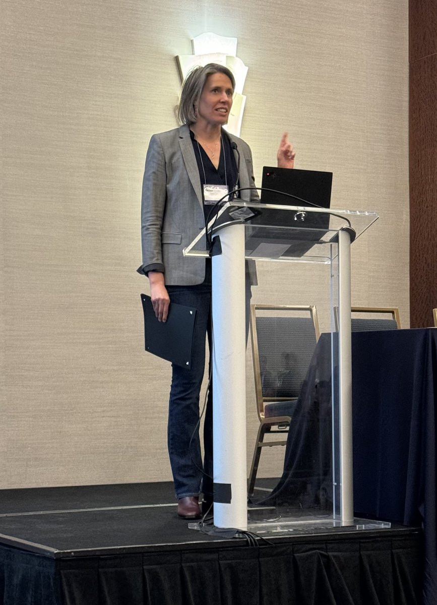 This year at @isanet conference in San Francisco, @RIPEJournal Editors inaugurated two new journal awards: Timothy J. Sinclair Award for Best Article and Susan K. Sell Award for Best Reviewer. Alison Johnston announced the awards at IPE reception. 1/4