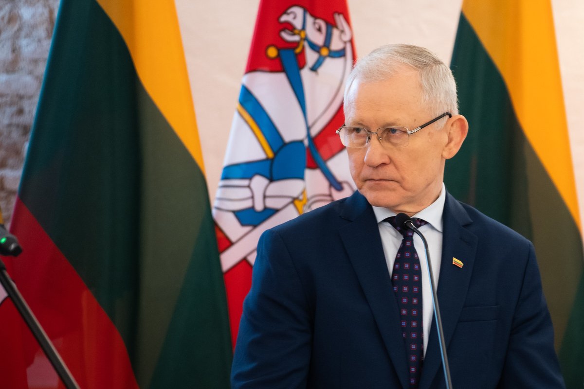 Lithuanian_MoD's tweet photo. Lithuania introduces a new national defence structure that we created to implement the principle of universal defence: this structure will train civilians to support @LTU_Army in defending our country. Trained citizens will be provided with military equipment, including weapons. https://t.co/Bh30DUl1rq