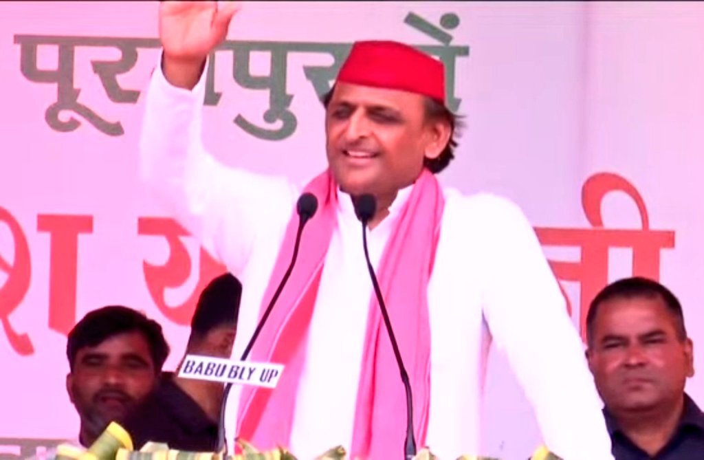 गर्मी आ गयी है...सदरी आउट, गमछा इन!
#AkhileshYadav