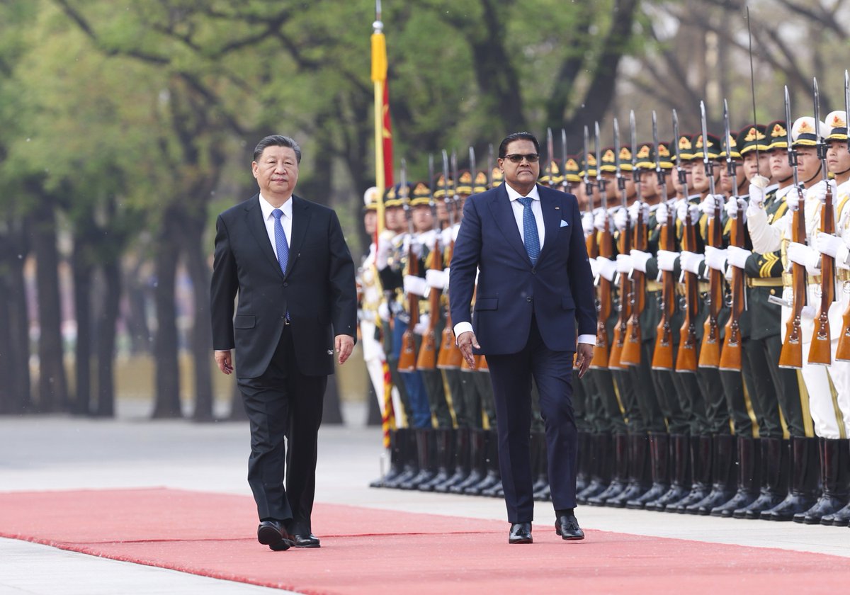 President Xi Jinping held a welcome ceremony for President Chandrikapersad Santokhi of Suriname.