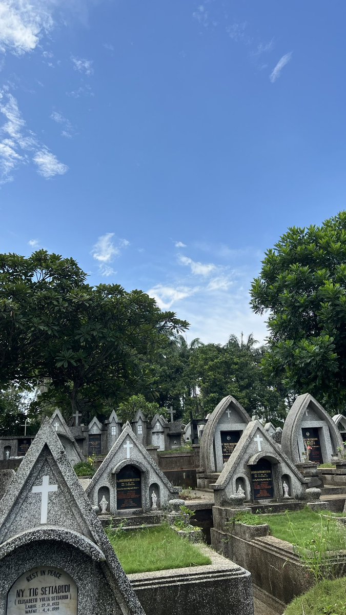 Abis ke makam keluarga bundamami d sragen, then keluarga dad di karanganyar, indah nya perbedaan 💞