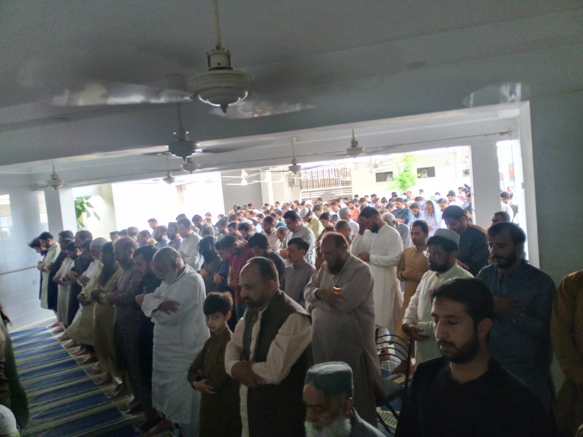 جامع مسجد مقدس گلستان کالونی فیصل آباد میں فلسطینی شہداء کی غائبانہ نماز جنازہ ادا کی جارہی ہے۔ #PMML #pakstandswithpalestine