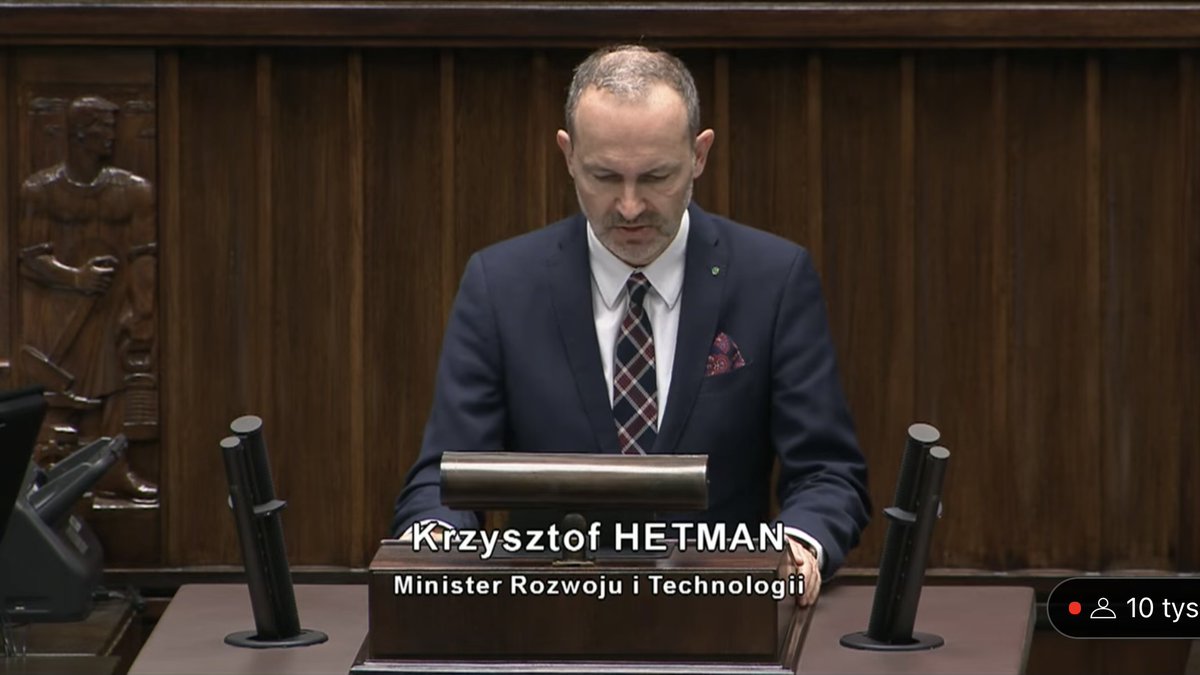 💬 Polski rząd dotrzymuje słowa. Zgodnie z naszymi obietnicami przedstawiam dziś projekt ustawy wprowadzający wakacje składkowe dla przedsiębiorców – #UrlopDlaPrzedsiębiorców. To rozwiązanie jest odpowiedzią na postulaty zgłaszane od lat przez przedsiębiorców. 🍀@Hetman_K 📍Sejm