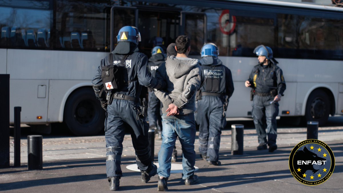 Eerste aanhouding na de Trackathon ENFAST! Een Hongaar die door FAST Slovenië werd gezocht, kon op 11 april 2024 in Duitsland worden aangehouden. Deze aanhouding is het gevolg van de Trackathon van 12 en 13 maart bij @europol, waaraan de Federale Politie heeft deelgenomen.