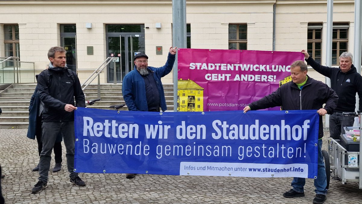 das Urteil des Landgericht steht kurz bevor - wir gehen rein