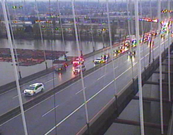 ⚠🚓#BCHwy1 #PortMannBridge eastbound police incident blocking the right lane in the 152nd St / #SurreyBC exit lanes midspan. Expect delays.