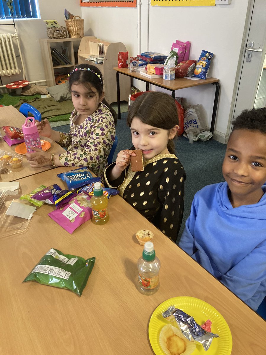 BrookfieldsPri1's tweet photo. The children enjoyed our Eid Celebrations in school today. What a great way to end the week! #Eid_Mubarak #Brookfields #WeAreCreate https://t.co/4wJio6pyc3