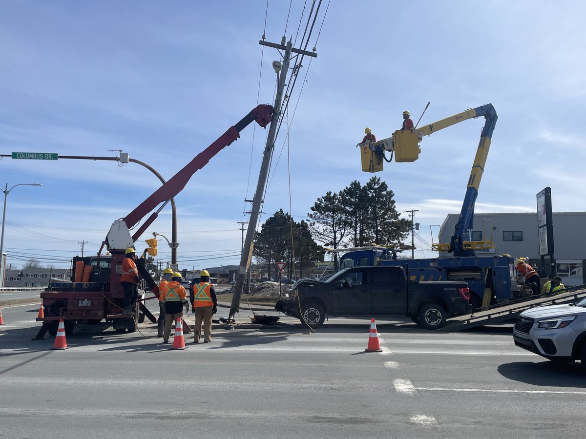 Traffic delays for next few hours at Columbus Dr./Empire Ave./Old Pennywell Rd., following MVA as ⁦@NFPower⁩ crews cut power lines/remove devices for new poke to be replaced. ⁦@SaltWireNews⁩ ⁦@StJohnsTelegram⁩ #trafficNL