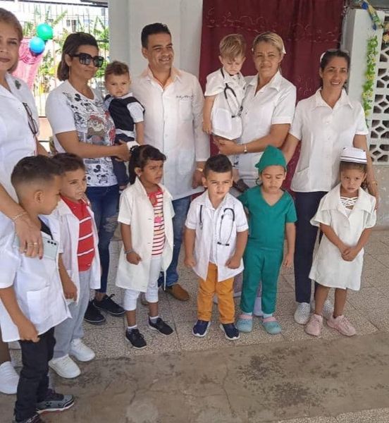 En el Aniversario 63 de la creación de los Círculos Infantiles en Cuba, la Dirección General de Salud de Najasa se unió a la celebración junto a las educadoras e infantes del Círculo Infantil Infancia Feliz de_Najasa #Camagüey #CubaPorLaVida