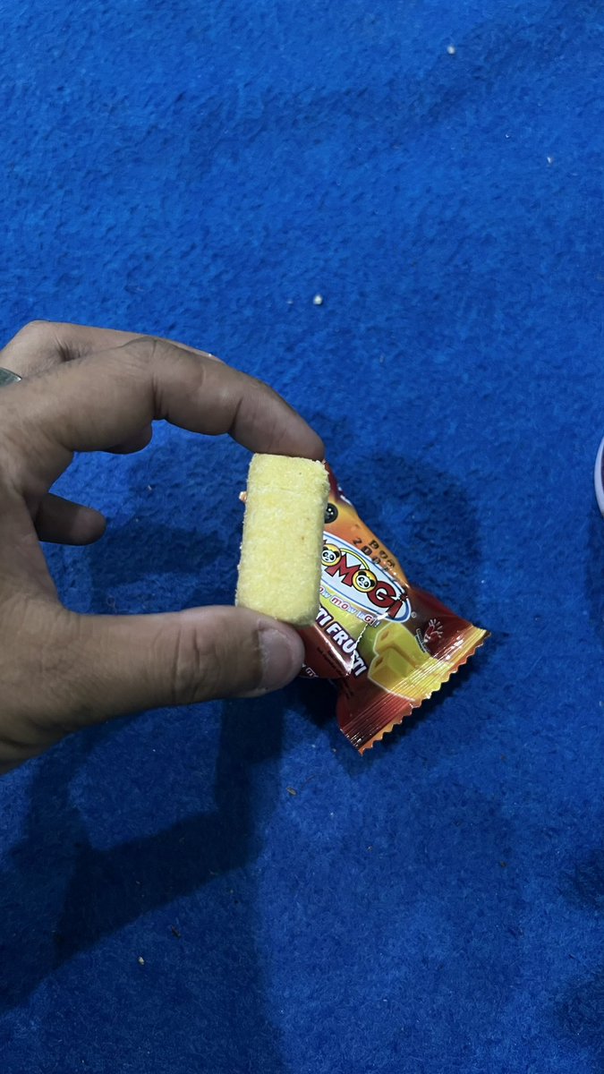 lalankmd's tweet photo. bajengan cilik tenan. opo mergo mbiyen tuku momogi jaman e iseh cilik yo makane keroso gede momogine😩 https://t.co/SgRksQLNr6