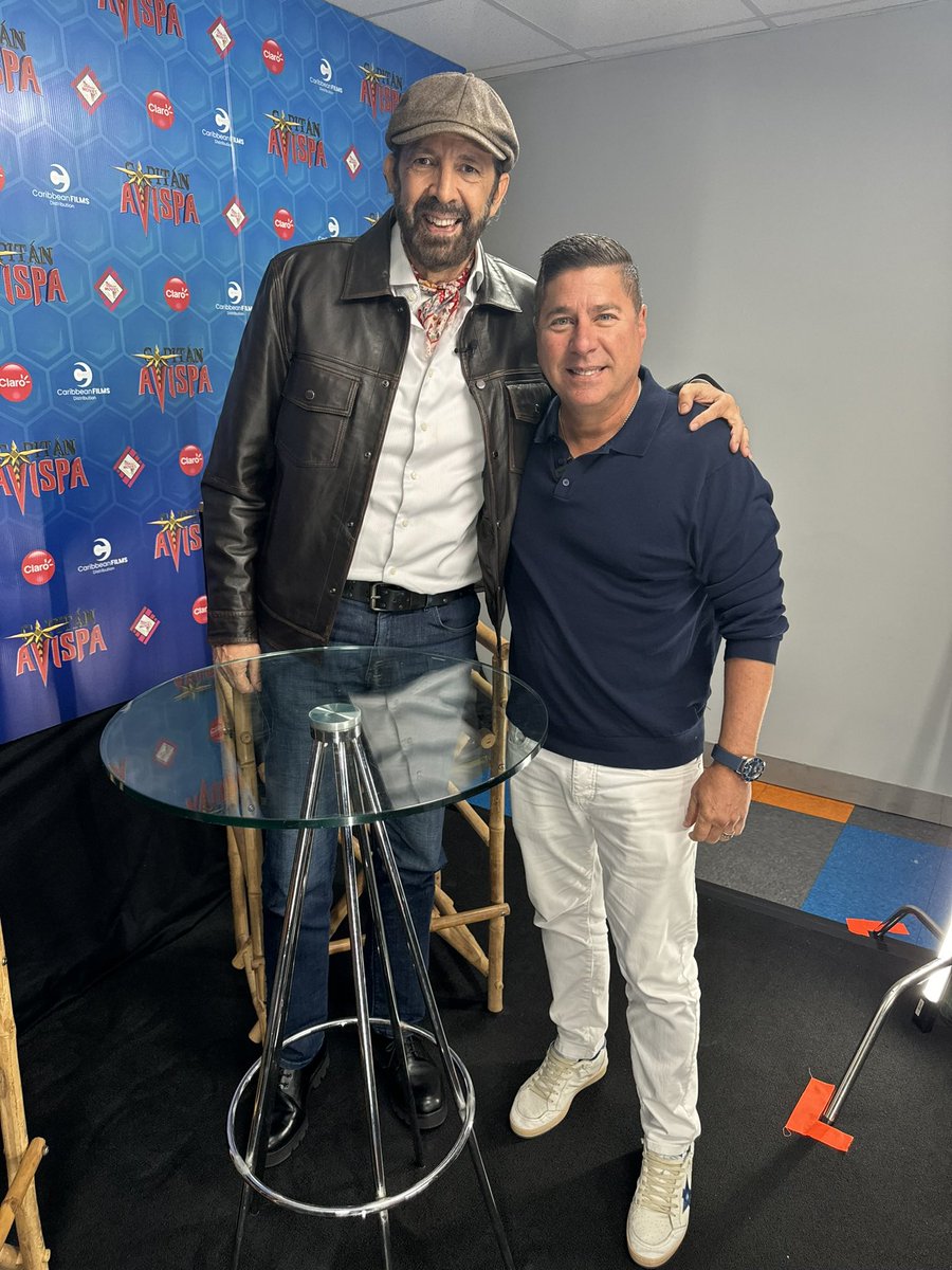 Para mi fue un honor entrevistar al maestro Juan Luis Guerra . Éxito con tu película animada Capitán Avispa 🐝 . @JuanLuisGuerra @LuisFonsi @CapitanAvispa