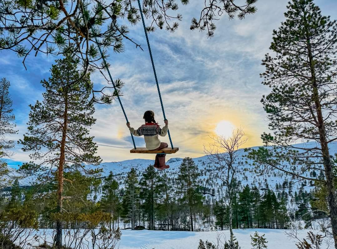 #FridayFeeling 😍 From Vindøldalen, near Trollheimen. Photo Elliot Marcelino #Norway