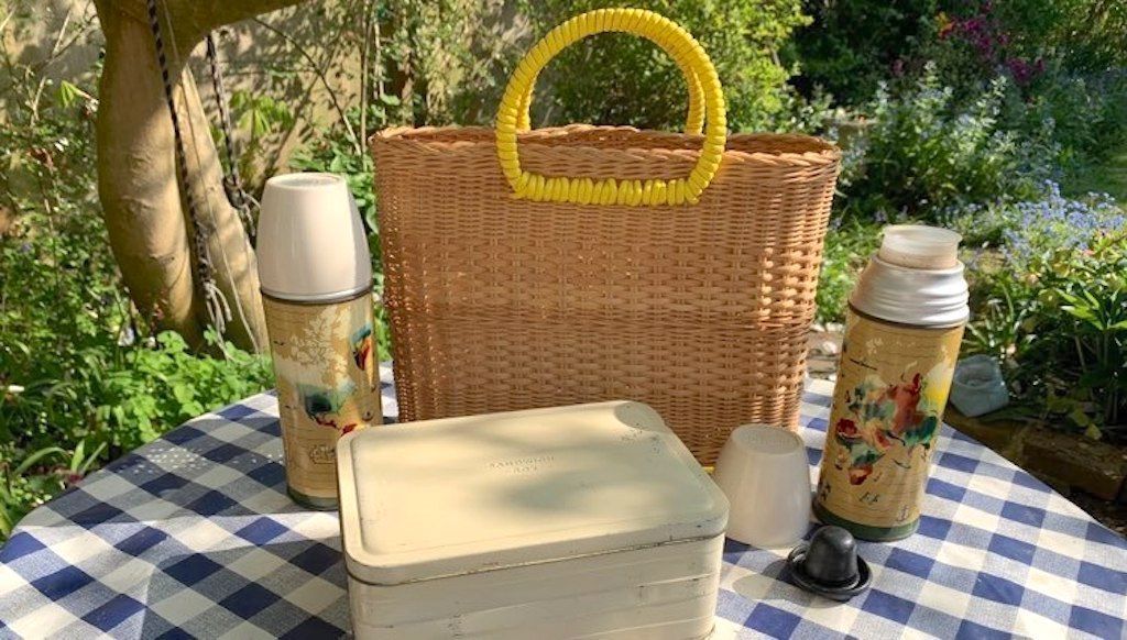 Get the kids out & about with their very own #vintage picnic set. 

This fab #50s set should keep a couple of kids fed & watered all afternoon. bit.ly/1QKRoUE 

#outdoors #kidsfun #weekend