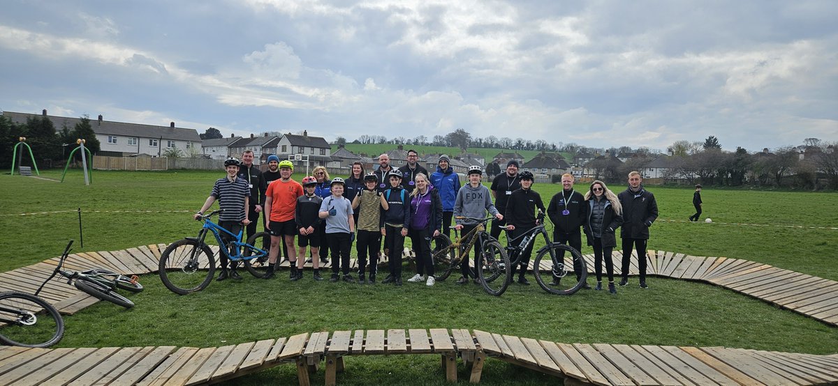 DenbighshireCC's tweet image. A group of young people from #Denbigh recently held an event to consult the public on the need for safer biking routes in the town for #youngpeople to be able to get out and about and #keepactive 🚴 

Find out more here 👇 
bit.ly/43WkQG8

@DCCYouth