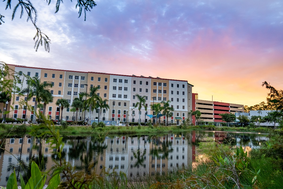 Happy Friday! ☀️🌴 #FGCU #sunrise