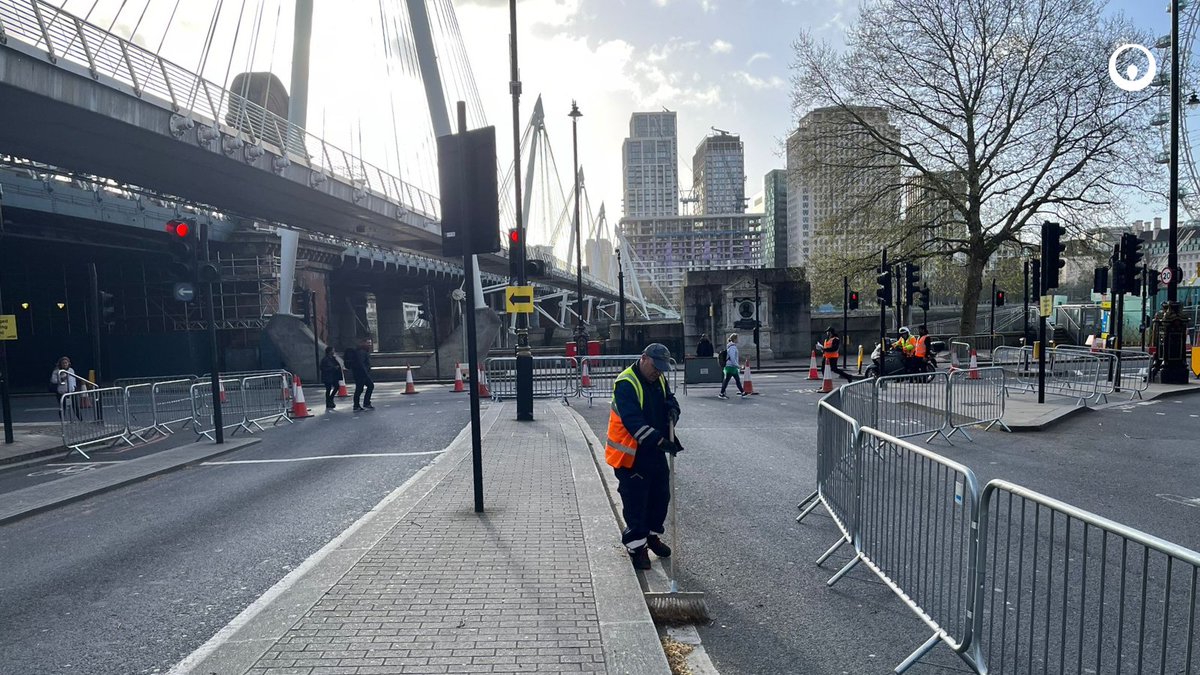 Our @CityWestminster crew made a landmark achievement this weekend with 85.8% of all the waste they collected going to recycling at the London Landmarks Half Marathon 🥇🏃