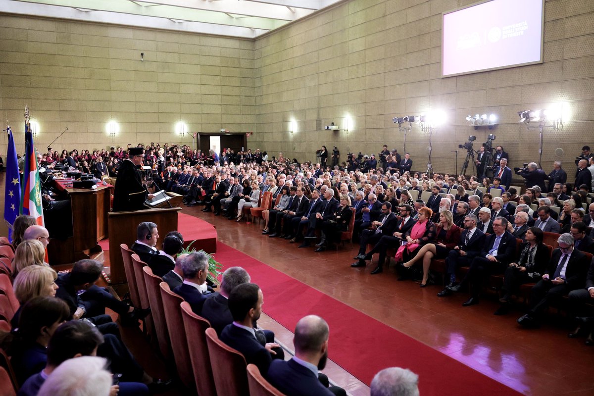 [FOTO] Utrinki današnje slovesnosti ob sprejemu častnega doktorata Univerze v Trstu. @UniTrieste