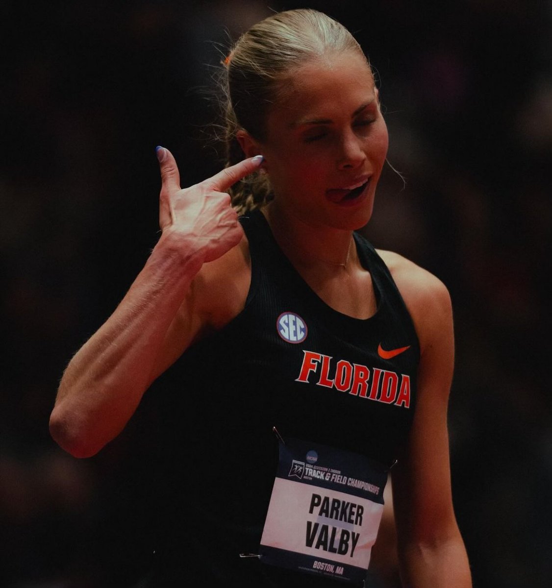 Parker Valby 🤝 Breaking Record Valby breaks the collegiate 10k record with 30:50.43 in California! 🐊 The Gator has more records than Michael Jackson and she's not done yet! (📸 eavzls)
