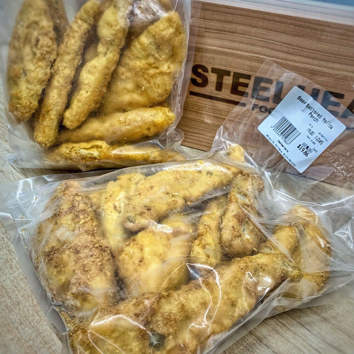 🐟 Today's #FriendlyFriday shout out goes to @steelheadfoodco! Steelhead offers some amazing products at their local market, found at 5 Barrie Blvd. 🌮 Pictured here is their Lake Erie Beer Battered Yellow Perch, Taco cut! l8r.it/jJI6