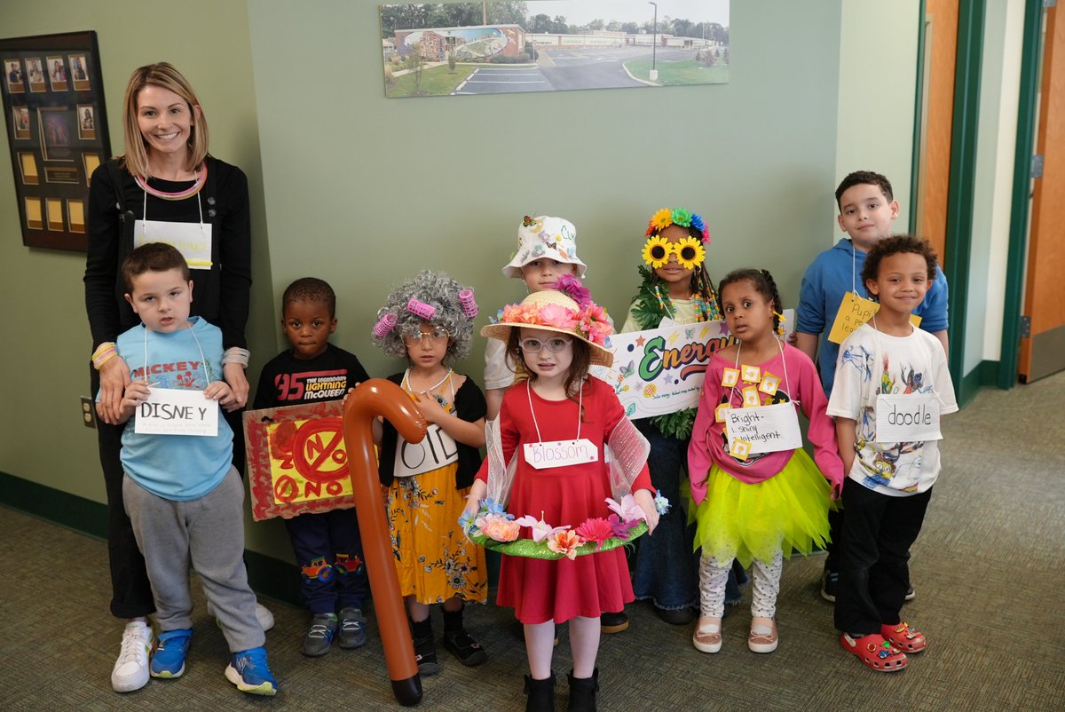What a marvelous & entertaining day it was at @Evergreen_Elem! Yesterday, Ss & staff celebrated their love of language by participating in the first annual vocabulary costume challenge called, '#wordywonders'. Ss designed costumes to represent a word & selected a class winner!