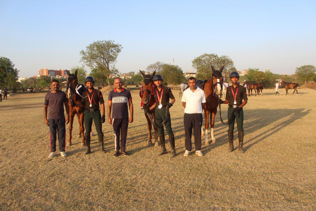 #DelhiHorseShow2024 Officer Cadets from Cadets Training Wing, #CMEPune showcased their exceptional #equitation skills at DHS-24. Officer Cadet Vikas Choudhary's stellar performance earned him 2 Gold & 1 Bronze, while the team clinched 2 Gold, 1 Silver & 4 Bronze medals @adgpi