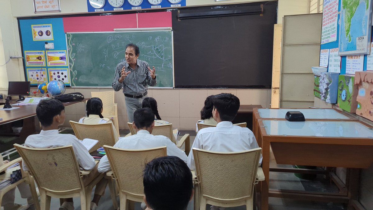 SemaltyRakesh's tweet image. #CompetencyBasedAssessment is integral part of corporate hiring

Implementation of #NEP2020 makes it incumbent on school boards to shift from rote to substantial learning

Students of #RpvvGautampuri put forward their diverse perspectives on  #HumanMigration &amp;amp; #Sustainability