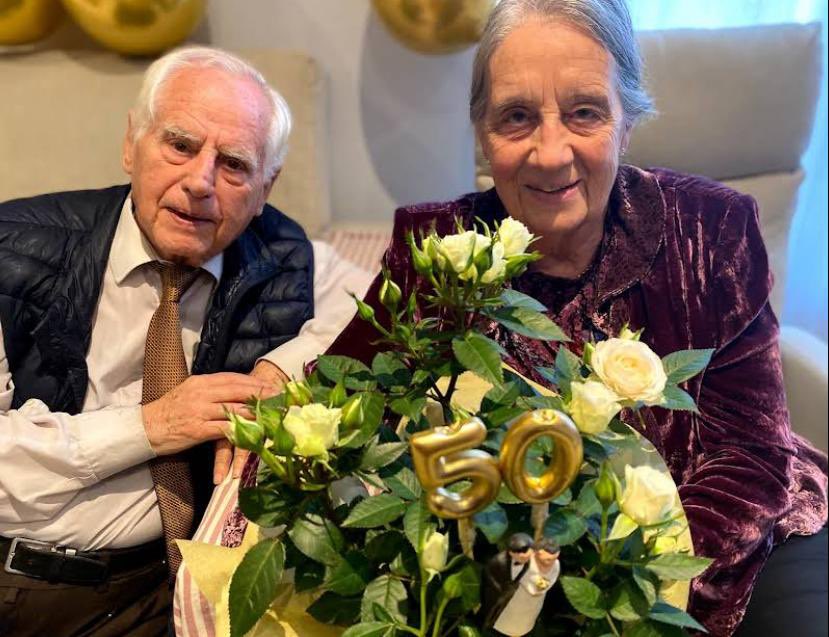 Els pares celebrant 53 (!!!) anys de casats! Espècies en extinció… Per molts anys més! 😍😍