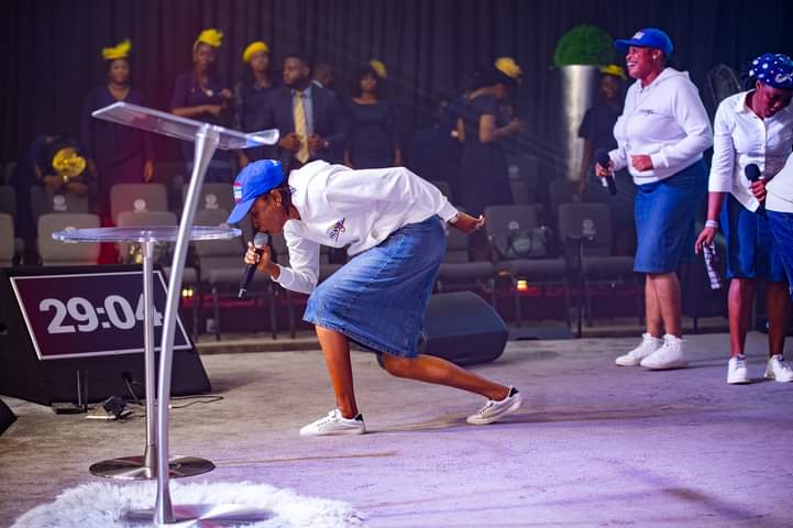 Rccgpraiseteam1's tweet photo. What a Night in the presence of the Lord with the RCCG Praise Team at @rccgcod #nightofworshipandmiracles #codabuja #rccgworldwide #RCCG #rccgpr https://t.co/ZMeQwvM21b