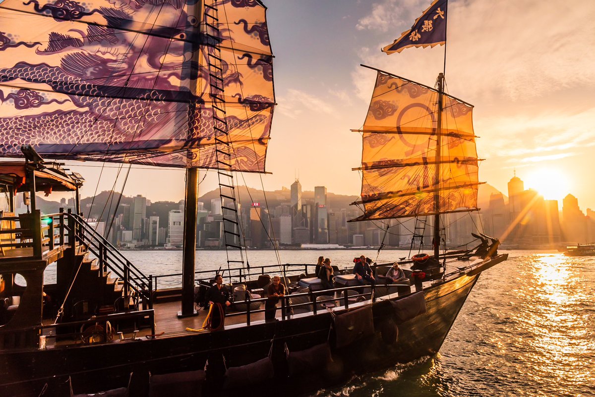 javanng's tweet photo. Sailing into the golden hour aboard an iconic junk boat, soaking in the breathtaking Hong Kong sunset. 

#sunsetsailing #hongkong #awesomehongkong #visithongkong #travelwithme https://t.co/dZUAoDF1Cu
