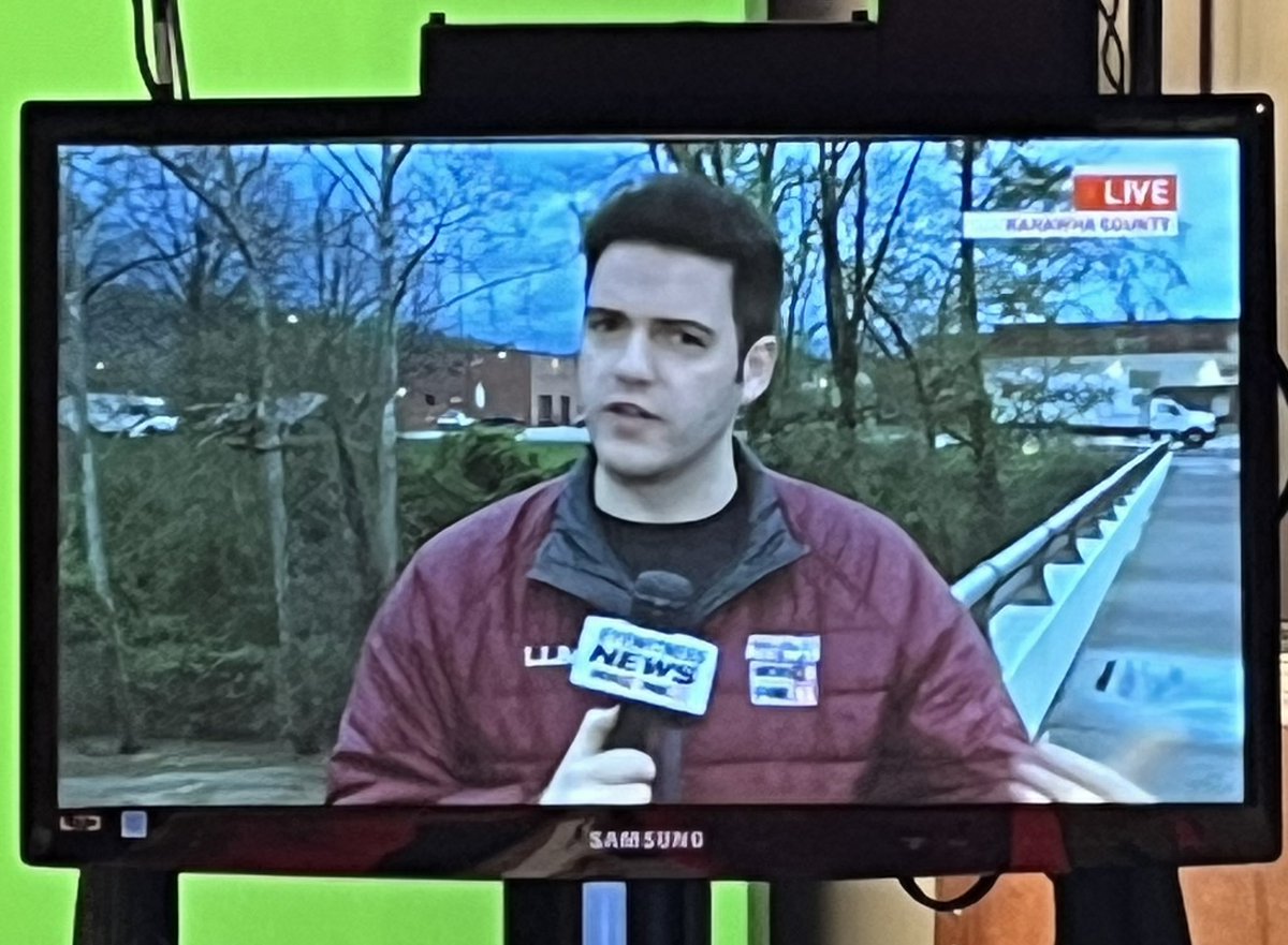 JeniferMcWV's tweet photo. @AnthonyWCHS watching the Coal River levels this morning. @HannahClineWCHS monitoring eastern Kanawha Co #WCHSTV https://t.co/H5zBEfq6cV