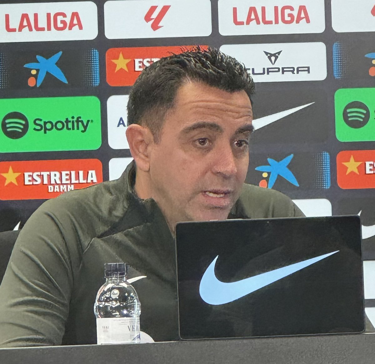 🗣️ Más de Xavi en la previa del #CádizBarça “Puedo entender la euforia y me gusta que haya ilusión, pero insisto, todavía no hemos ganado nada. De todos modos, mejor que haya euforia que no pesimismo”. “A nivel interno no hemos cambiado nada, pero estaba seguro que tomando la…