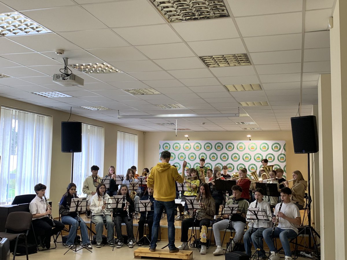 ClassbandParla's tweet photo. Ensayo general de nuestra #Classband hispano-lituana antes del concierto final de esta tarde. #Erasmus+ @CopernicoEurope https://t.co/BawJznKIkH