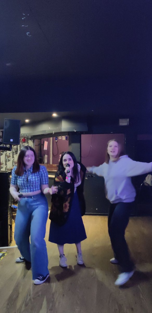 EllaRobinson00's tweet photo. Reminiscing on past #SPANC’s - I think that was our fifth karaoke performance of the night (I’m sure it went down well …). Little did we know then that was three generations of Editor-in-Chief’s @jess11_walmsley @libbyelliott_ 😎🎤 https://t.co/wqV2h9Lw54