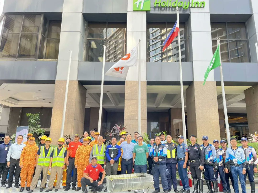 Sa Holiday Inn naman nagsagawa ng Fire & Evacuation Drill ang @bsapasig DRRM Team at BFP. 🚒👨🏻‍🚒 Lubos tayong nagpapasalamat sa hotel management for an organized and well-participated disaster preparedness activity. ✅ #TuloyAngSerbisyoBSA #BSAFireDrill #BidaAngHandaBSA