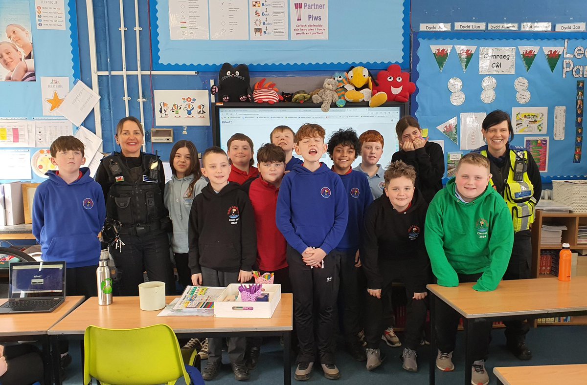 Great day with @ysgolcapelulo and PCSO Nikki from @NWPWestConCoast learning about railway safety #anti-socialbehaviour #keepingsafe #nwp #oneteam #GuardiansOfTheRailway