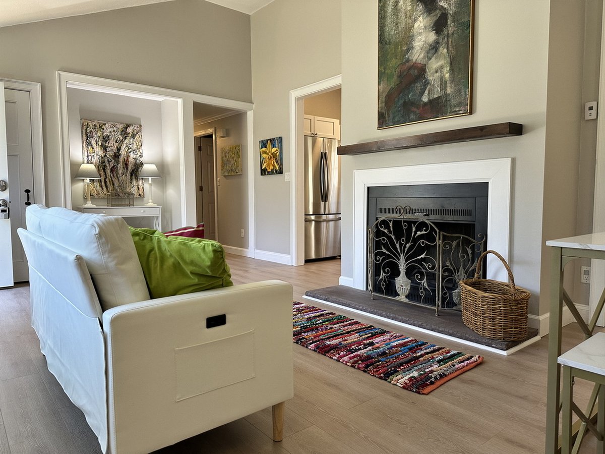 CapeCodStar1's tweet photo. View photos and detailed information for 2 S Precinct Road, MLS#22401317, don't miss your chance to own this great Centerville home! https://t.co/O70Z7Y8RTk https://t.co/3wWWANrEWK