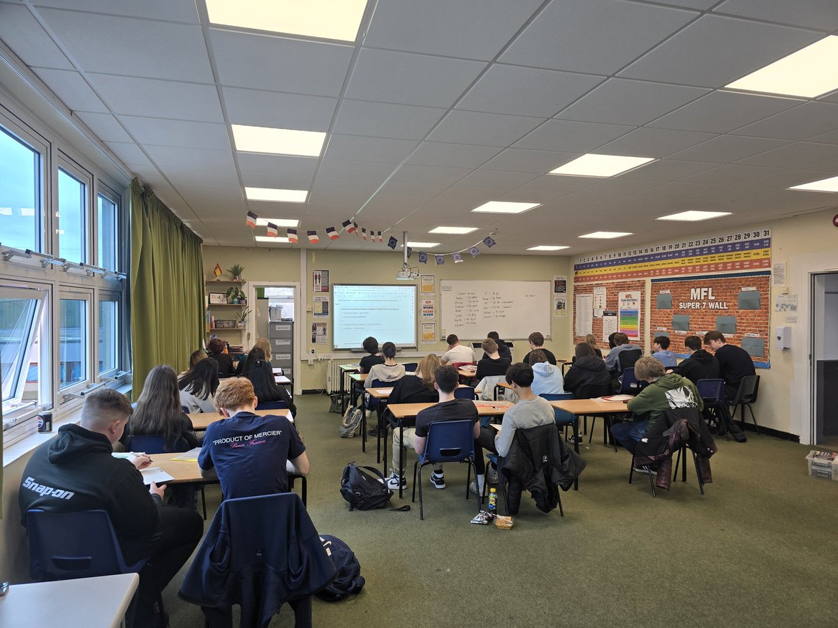 Mrs Keeping was really impressed with the amount of Year 11 students who turned up for a two hour Spanish revision this morning ahead of the Speaking exams next week! #languages #Spanish #GCSE