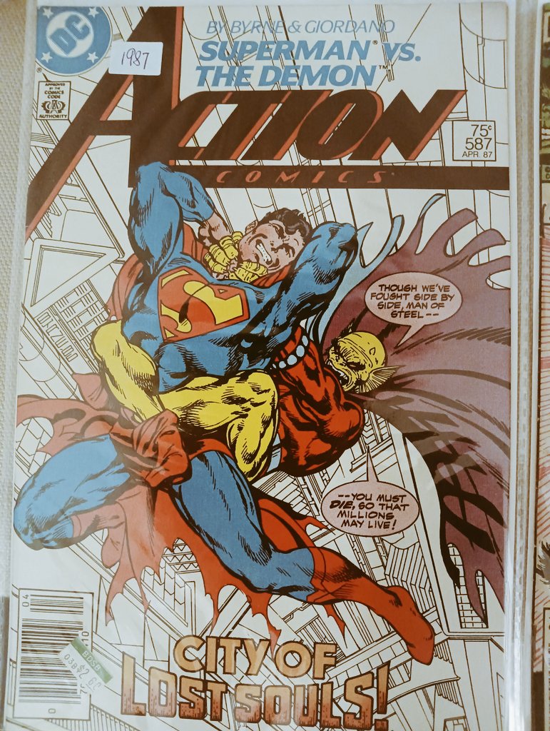 In the tiniest smallest corner of Kualar Lampur in Malaysia I found the biggest comic selection I've seen in my life. He had 1000's in mint condition...I needed to grab 1 for fun. His passion was contagious 😂