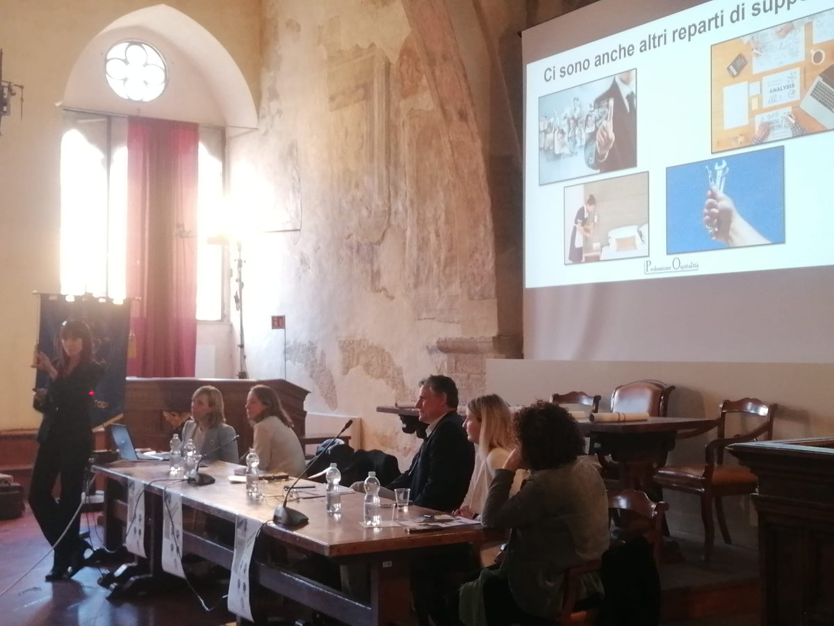 ChiMencarelli's tweet photo. E' stato un vero piacere dare il mio contributo a questo incontro, oltre che condividere il tavolo relatori con stimati professionisti. In bocca al lupo a tutti i giovani studenti che hanno riempito la sala Consiliare del Comune di Todi, ieri 11 aprile 2024. https://t.co/pceQwBHKhQ