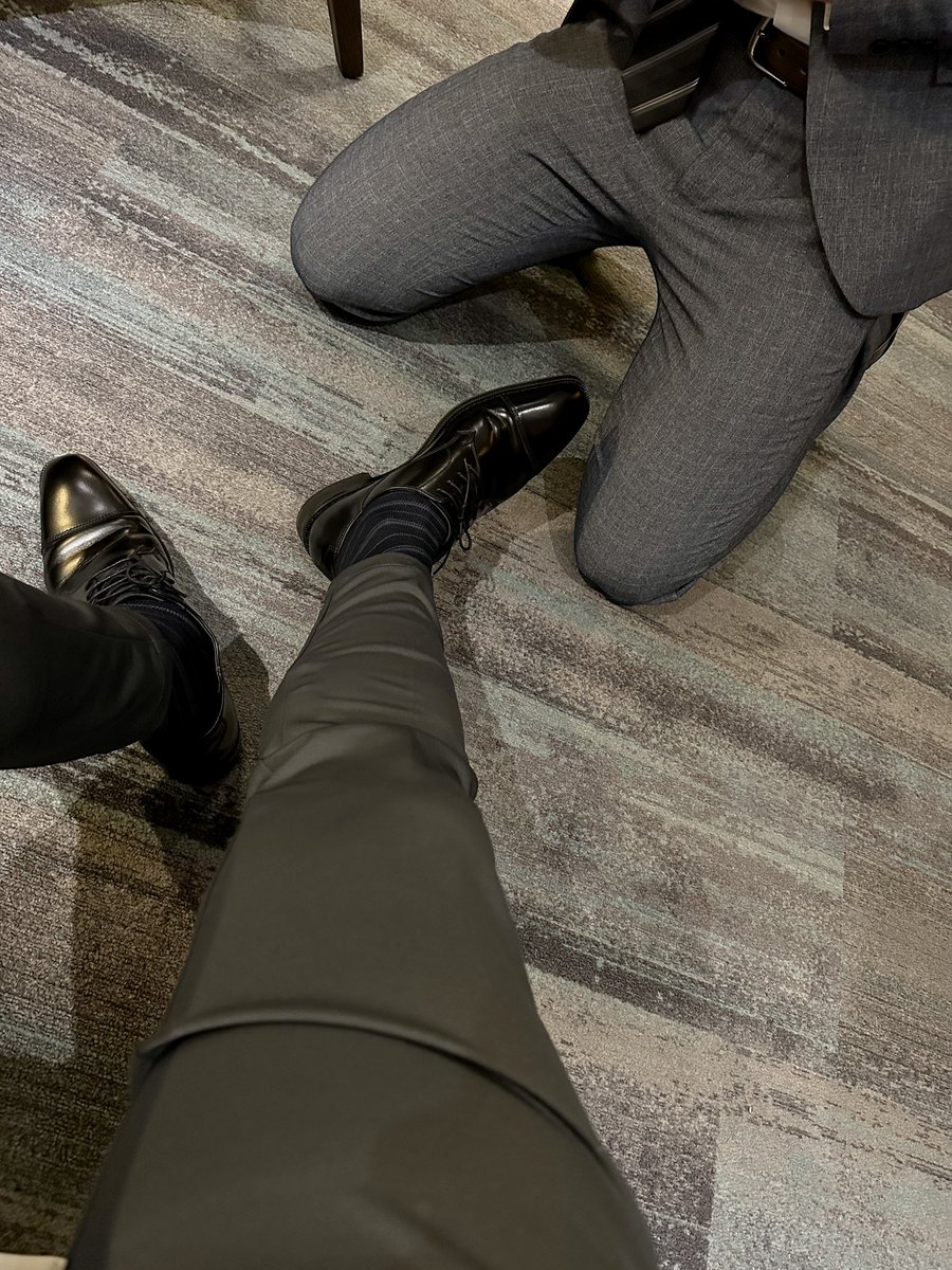 留言處白襪或西裝皮鞋蓋起來
看哪個人數多🤔

高雄近幾個週末
都有很多新臉孔😎
不來個照片直接約起來嗎😏

#鞋襪 #白襪 #西裝