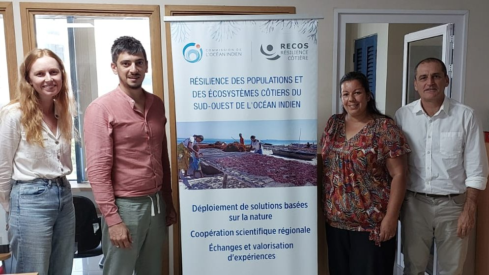 #HappeningNow Visite de Céline Damery, chargée de mission @littoral_cdl & de Sylvain Petit du programme SMILO à la COI 🎯Préparer une série de #webinar sur l'observation et la gestion du littoral avec #RECOS #StayTuned ! 🤝Avec le soutien de @AFD_France et du @FFEM_Fr